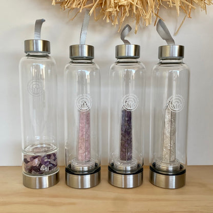 Duurzame waterfles van glas met edelsteen inclusief GRATIS hoes